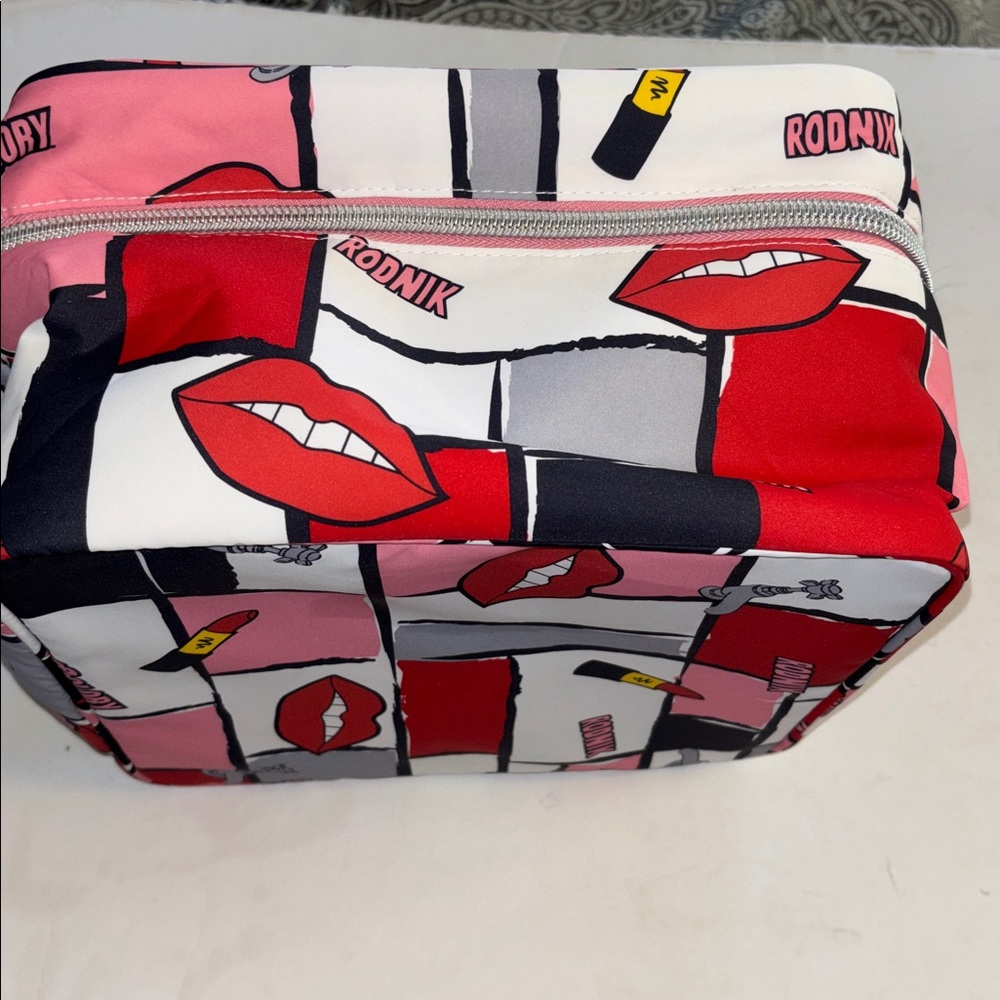 SOAP & GLORY NYLON VANITY CASE PINK RED WHITE BLACK LIPS DESIGN SILVER ZIPPER - Picture 3 of 13